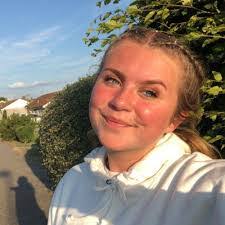 Amy Bateman's Instagram, Twitter & Facebook