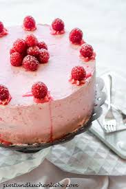 Buttercreme Einstreichen Und Fur 15min In Den Kuhlschrank Stellen Danach Die Torte Mit Der Restlichen But Buttercreme Torte Schoko Himbeer Kuchen Buttercreme