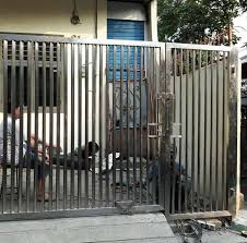 Di era modern seperti sekarang, justru banyak pelanggan farhan steel kembali menggunakan pagar stainless kayu dan pagar stainless klasik untuk memperindah hunian mereka yang bertema kan minimalis. Pagar Stainless Steel Minimalis Modern 479 Konstruksi Dan Taman 816334744