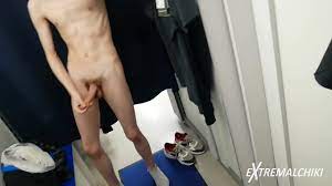 Masturbating twink in the fitting room - XVIDEOS.COM