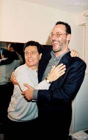 Christian clavier et jean reno ont souvent eu l'occasion de tourner ensemble et sont ainsi entrés dans la liste des duos cultes du cinéma français, tout comme bourvil et louis de funès ou encore pierre richard et gérard depardieu. Jean Reno Et Christian Clavier Les Voyageurs Dans Le Temps Des Visiteurs Puretrend