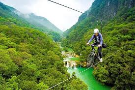 Las grutas de tolantongo se ubican en el ejido san cristobal, municipio cardonal del estado de hidalgo, en méxico. Tirolesa En Bicicleta Tu Proximo Reto Cuando Visites La Huasteca Potosina Viajabonito