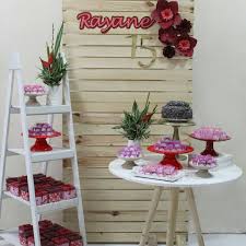 Mini Table Super Fofa By Estudiocolorir Uma Mini Table Bem Feminina Pra Comemorar Os 15 Anos Mini Table Birthday Party Decorations Birthday Decorations