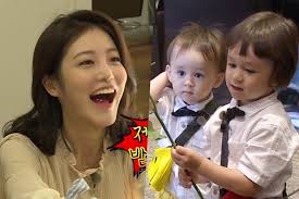 William is now three years old, and bentley is two—they both still have their ridiculously cute bowl cuts! Soompi On Twitter Watch Shinyeeun Falls In Love With Bentley And William On The Return Of Superman Https T Co Vgz1gtywvs