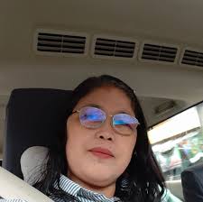 Start na kami ni Cece sa alphabet..pero may pagka amazona kasi ito. Kapag  wood ang binili ko ihahampas niya sa ulo niya o sa amin masakit. Kapag hard  paper naman nginangatngat niya