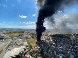 Isso inclui bh hoje pode fornecer conteúdo e serviços mais relevantes e, consequentemente, proporcionar uma melhor. Incendio De Grandes Proporcoes Em Galpao De Reciclaveis Ameaca Casas Na Grande Bh Video Minas Gerais G1
