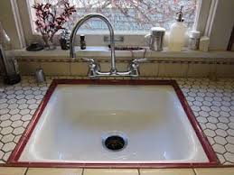 Cleaning Sinks And Tubs With Baking Soda And Lemons She Scrubs With An Actual Lemon To Bleach The Enamel Baking Soda Cleaning Clean Sink Sink