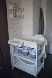 Organizacja Przewijaka Przewijak Niemowlecy Kacik Niemowlaka Nursery Rook Diapers Tabel Ikea Wanienka Table A Langer Table A Langer Bebe Idee Chambre Bebe