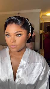 Your sign to book me as your wedding makeup artist! ✨