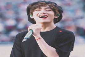 Photo shared by taehyung (김태형) on september 29, 2021 tagging @bts. Bts When V Aka Kim Taehyung Treated Army To An After Shower Picture Leaving Them Shocked And In Splits