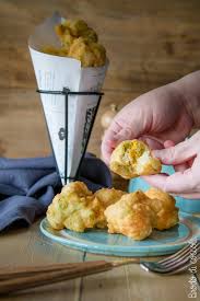 Bene prendo carta e penna e mi sono fatta dare la ricetta da condividere con voi, che a quanto sembra venga tramandata di generazioni in generazioni, e pare che qui nelle. Frittelle Di Fiori Di Zucca Pizzelle Di Sciurilli Brodo Di Coccole
