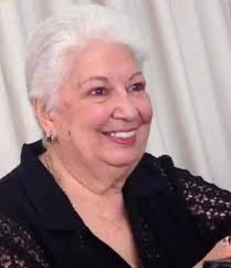 Muere la maestra Coco Flores Montúfar docente del Instituto América