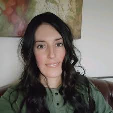 Emily Lindenmayer's Instagram, Twitter & Facebook