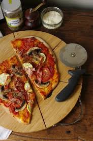 Pizza Maison Fine Et Croustillante Pizza Maison Recettes De Cuisine Pate A Pizza Fine