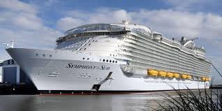 Ce n'est qu'en janvier 1962 que le france fait sa croisière inaugurale aux canaries, avec à son bord yvonne de gaulle, et c'est le 3 février 1962 ce paquebot, qui accueillait jusqu'à 2 046 passagers et 1 050 membres d'équipage, devient un des principaux symboles du rêve de grandeur gaullien. Stx Livre Le Symphony Of The Seas Plus Gros Paquebot De Croisiere Du Monde