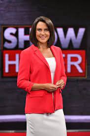 Evli olan sunucu 2013 senesinde kendisi gibi televizyon dünyasında olan ve spikerlik yapan deniz bayramoğlu ile hayatlarını birleştirmişlerdir. Show Tv S Tweet Ece Uner Ile Showhaber Basladi Eceuner12 Showanahaber Trendsmap