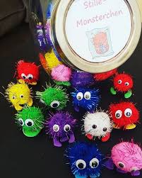 Psssst Die Stille Monsterchen Kommen Nur Aus Ihrem Glas Wenn Es Ganz Leise Ist Und Vielleicht Setzen Sie Sich Dann Auch Auf De Grundschule Klassenraum Schule