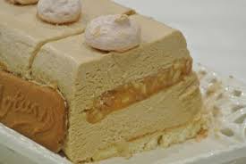 Buche Aux Speculoos Et Pommes Au Caramel Beurre Sale Dans La Cuisine De Fabienne Gateau Poire Amande Aliments De Noel Recette Dessert
