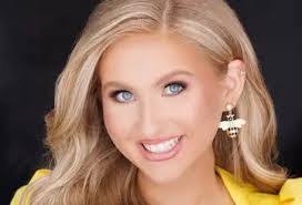 Kristen Griffiths's Instagram, Twitter & Facebook