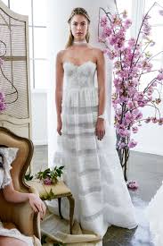 Die hochzeit ist einer der wichtigsten tage im leben einer frau möglicherweise können sich die 2018er braut ja auch von ihrer mutter oder großmutter inspirieren. Brautkleider Trends 2018 Die Schonsten Modelle Brigitte De