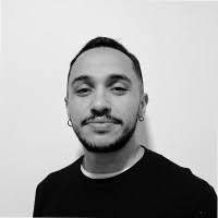 2600+ perfiles de «Enrique César»