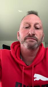 Adrian Hinds in Bass