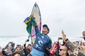 Gabriel medina pinto ferreira (born 22 december 1993) is a brazilian professional surfer, also the 2014 and 2018 wsl world champion.medina joined the world's elite of the world surf league tour in 2011, and in his rookie year he finished within the top 12 of the asp (now wsl) world tour at the age of 17. Design Peel Open Italo S Bells Winning Board