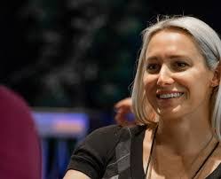 Amy Vedder's Instagram, Twitter & Facebook