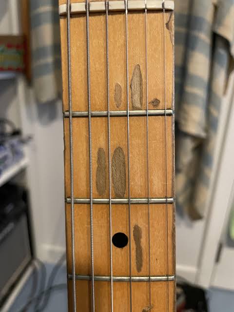 Maple fretboard finish worn down : r/Guitar