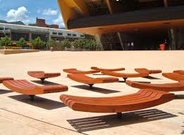 Los guías de la fundación epm son muy queridos! Panoramio Photo Of La Casa De La Musica Urban Furniture Parking Design Public Seating