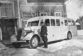 Finnish ambulance bus possibly during Winter war judging by the M/27 uniform the corporal in front of the ambulance is wearing. During the war years a large part of the buses the