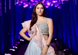 Disha parmar is an actress, known for pyaar ka dard hai meetha meetha pyaara pyaara (2012), woh apna sa (2017) and i don't watch tv (2016). Disha Parmar Has Tested Covid Positive Informs On Instagram