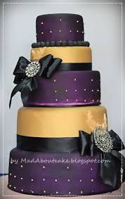 Black And Gold Cake Ideas Purple Gold Black Cake With Black Bows Brooches Amazing Wedding Cakes Gold Wedding Cake Purple And Gold Wedding