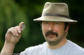 Falklands commando who took enemy dog tag returns it to the Argentine's  family