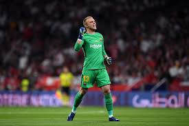 Jacobus antonius peter johannes jasper cillessen (born 22 april 1989) is a dutch professional footballer who plays as a goalkeeper for spanish club valencia and the netherlands national team. Barcelona S Jasper Cillessen Is The Goalkeeping Pass Master Barca Blaugranes