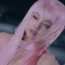 Jennie pink hair