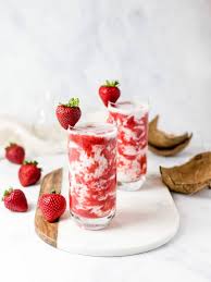 · homemade korean strawberry milk is made with fresh chunks of strawberries & homemade strawberry syrup made of pureed strawberries. Homemade Korean Strawberry Milk Drive Me Hungry