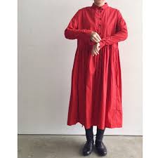 hachitenさんはinstagramを利用しています アダチさんは赤がよく似合う 正面です 横向きです 赤 赤いワンピース red workwear retro slowliving slowlived lovelinen daily d 赤いワンピース ワンピース 赤