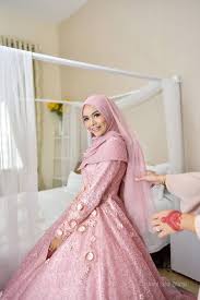 Untuk menciptakan warna coklat anda dapat mencampur warna warna primer seperti warna merah, warna biru dan warna kuning. Makan Masa 3 Bulan Gadis Ini Reka Jahit Sendiri Gaun Perkahwinan Mirip Disney Princess