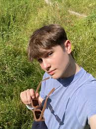 fliss 🎞 (@flissperry_)