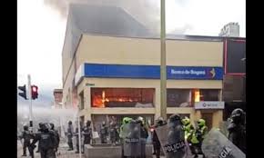 Nova te ayuda con tus certificaciones tributarias banco de bogotá. Incendiaron El Banco Bogota De La Cr 70 De Medellin