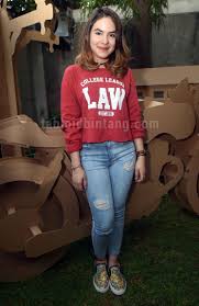 Stefhani zamora husen is an actress, known for alas pati: Steffi Zamora Tokoh Susi Di Film Dilan Tabloidbintang Com