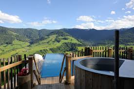 Pin Von Nasser Houtari Auf Hotels Ferienwohnungen Schone Hotels Leogang Reisen
