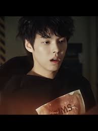 this is very trivial but I really had deja vu seeing him wearing the s...