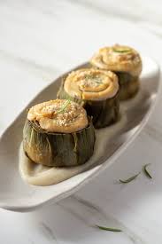 Para evitar que ennegrezcan las rociamos con zumo de limón. Alcachofas Rellenas Con Bechamel De Coliflor Shoot The Cook Recetas Faciles Y Trucos Para Fotografiar Comida