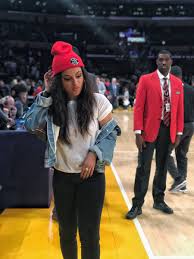  Inanna Sarkis Auf Twitter I Wonder What The Man Behind Me Is Thinking