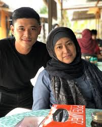 Semak kemasukan darjah 1 2021; Biodata Andi Bernadee Penyanyi Lagu Satu Peluang Ost Cik Reen Encik Ngok Ngek Iluminasi