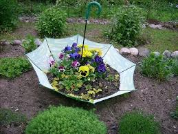 Des idées de décoration du jardin bio avec de la récup'. 38 Idees Originales De Decoration Jardin Exterieur Recycled Garden Planters Upcycle Garden Diy Garden Bed