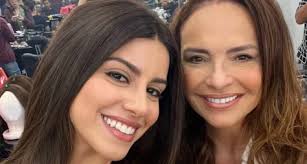 Ana Carolina cantará tema de abertura de Em Família