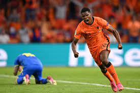 Dumfries left amateur side barendrecht for sparta rotterdam in 2014, and made his professional debut on. Denzel Dumfries Nets Dramatic Late Winner As The Netherlands Survive Brilliant Ukraine Comeback And Stunner From West Ham Ace Andriy Yarmolenko To Get Euro 2020 Off To Winning Start
